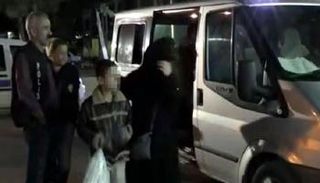 سوريون يعرضون أطفالهم للإيجار مقابل المال