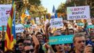 كتالونيا تهدد بعصيان مدني.. وإسبانيا تستعد بالحكم المباشر
