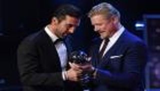 بوفون يتوج بجائزة أفضل حارس في 2017