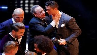 بيريز: شرف كبير لريال مدريد احتكار جوائز الأفضل بالفيفا