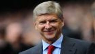 وفرة المهاجمين تغري فينجر بالمنافسة على كل البطولات