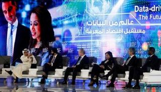 مشاركون في إحدى جلسات المنتدى - رويترز
