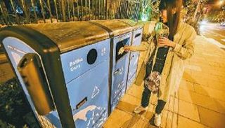 صناديق القمامة الذكية في الشوارع الصينية 