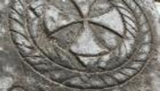 شاهد القبر المُكتشف بالأقصر يعود لطفلة عمرها 10 سنوات