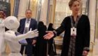 بالصور.. ظهور روبوت في "مبادرة مستقبل الاستثمار" بالرياض