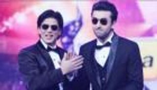 بالفيديو.. شاروخان ورانبير كابور يرقصان في حفل عامر خان