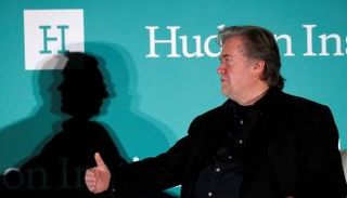 المستشار الإستراتيجي السابق ستيفين بانون في مؤتمر معهد هدسون (رويترز)