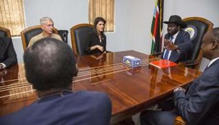 هايلي خلال لقائها مع سلفا كير - أ. ف. ب