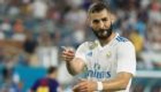 بنزيمة يثني من جديد على موهبة ليون الجزائرية