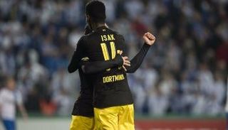 إسحاق يحتفل بالتسجيل