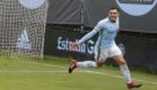 برشلونة يراقب مهاجم سيلتا فيجو الواعد