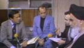 الخميني في مقابلة نادرة 1979.. إرهاب للمنطقة وتكفير لحكامها