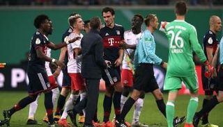 هوملز مع مدير لايبزيج