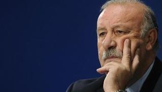 ديل بوسكي يحذر من تأثيرات أزمة كتالونيا على الكرة الإسبانية 