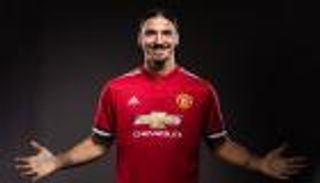 إبراهيموفيتش: "البريميير ليج" سبب بقائي مع يونايتد 