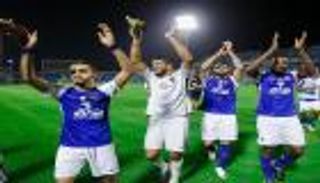 الهلال يهزم النصر ويلاحق الأهلي في صدارة الدوري السعودي