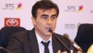 مدرب النصر يحمل لاعبيه مسؤولية الخسارة في ديربي الرياض