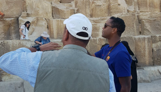 باتريك كلويفرت يزور أهرامات الجيزة