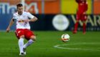 تقنية الفيديو تتسبب في طرد مدافع لايبزيج أمام بايرن