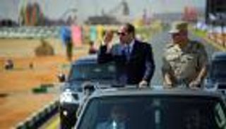 بالصور.. السيسي يتفقد جاهزية الجيش الثالث بالسويس