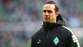 فيردر بريمن يقيل مدربه 