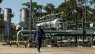 النفط يرتفع بعد توقعات تمديد خفض الإنتاج