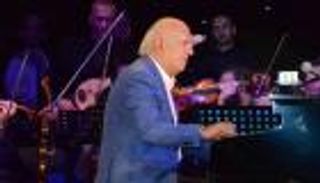 بالصور.. عمر خيرت يعزف لصالح شهداء الجيش والشرطة