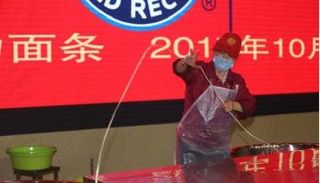 رقم قياسي جديد لأطول معكرونة في العالم