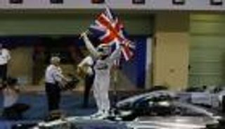 هاميلتون يتوج بلقب فورمولا 1 للمرة الرابعة