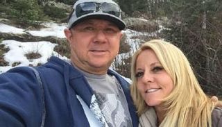 الزوجان كارفر توفيا في حادث سيارة