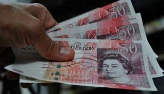 الإسترليني يقفز لأعلى مستوى في شهر أمام اليورو