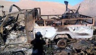 مركبة كان يستقلها إرهابيون دمرها سلاح الجو المصري