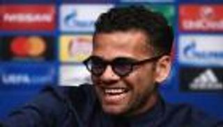 ألفيس: كنت قريبا من الانتقال لليفربول في 2006 