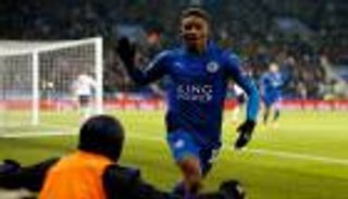 ليستر سيتي يربط جناحه جراي بعقد جديد