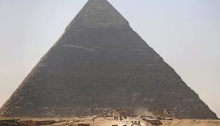 هرم خوفو أكبر الأهرامات بمنطقة آثار الهرم