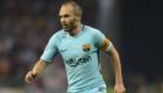 الإصابة تبعد إنييستا عن مباراة برشلونة وإشبيلية