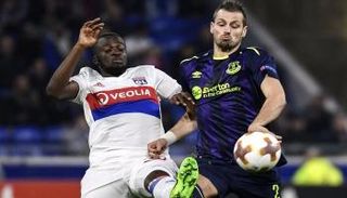 ليون يكتسح إيفرتون بثلاثية في الدوري الأوروبي