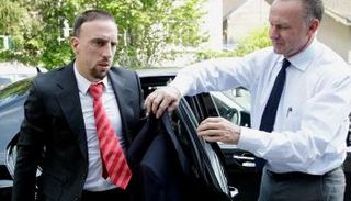 رومينيجه يلمح لرحيل ريبيري عن البايرن