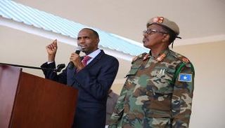 رئيس الوزراء الصومالي في زيارة لمركز التدريب الإماراتي بمقديشو