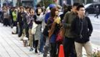 أول شخص في طابور آيفون إكس يفشل في اقتنائه