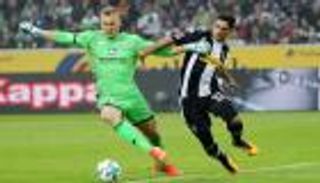 شاهد.. حارس ماينز يفسر لحظة جنونه أمام جلادباخ