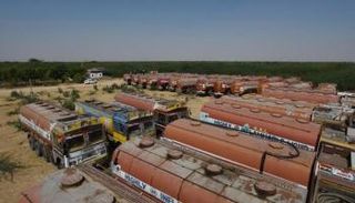 ناقلات سرقة النفط من حقل مانجالا الهندي