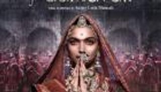 شاروخان يشارك ديبيكا باديكون فرحتها بفيلمها الجديد "بادمافاتي"