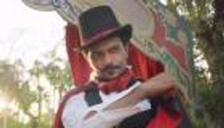 بالصور.. آسر ياسين يساهم في علاج الأطفال بالرسم