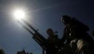 غارات مكثفة للتحالف على صنعاء ردا على صاروخ الحوثي بأجواء الرياض