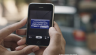 بالفيديو..سامسونج تهزأ بـ"آيفون X" في إعلان ساخر