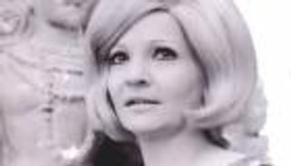 مهرجان القاهرة السينمائي يهدي الدورة الـ39 للفنانة شادية