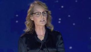 الممثلة العالمية الأمريكية هيلين هانت