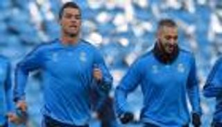 زيدان يدافع عن كريستيانو وبنزيمة 