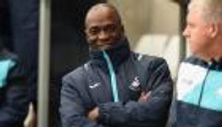 فريق بلجيكي يدفع مكليلي للرحيل عن سوانزي 